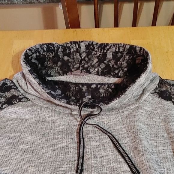 🍀3 for $25🍀Lace Detailed Pullover Sweater - Picture 2 of 3